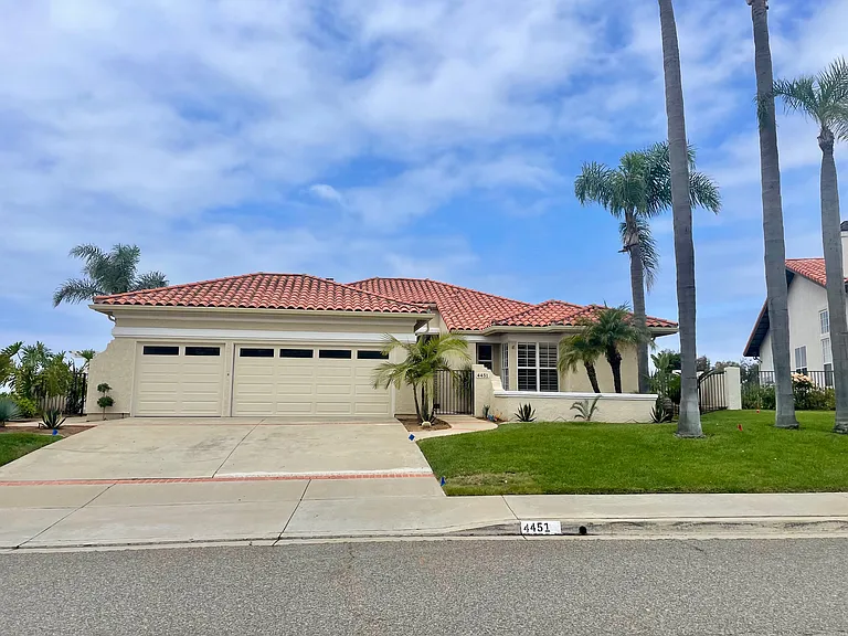 4451 Coastline Ave — Photo 2