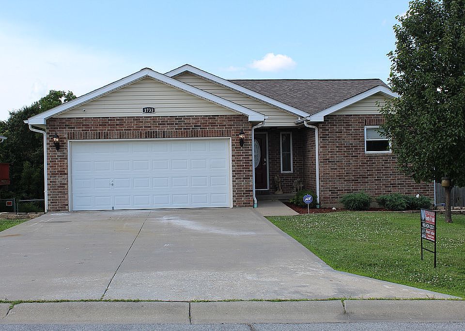 5 bed 3 ba 2 car garage HOME