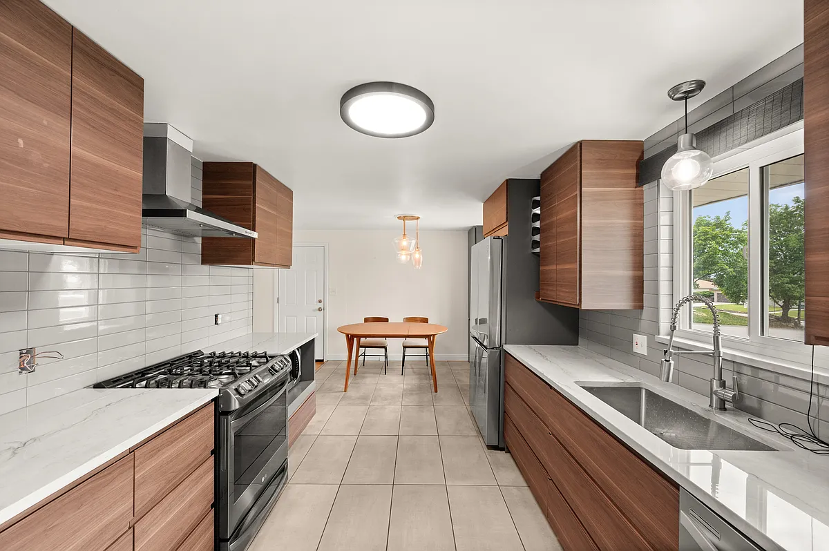 Building Photo - 4121 S Olympic Way
