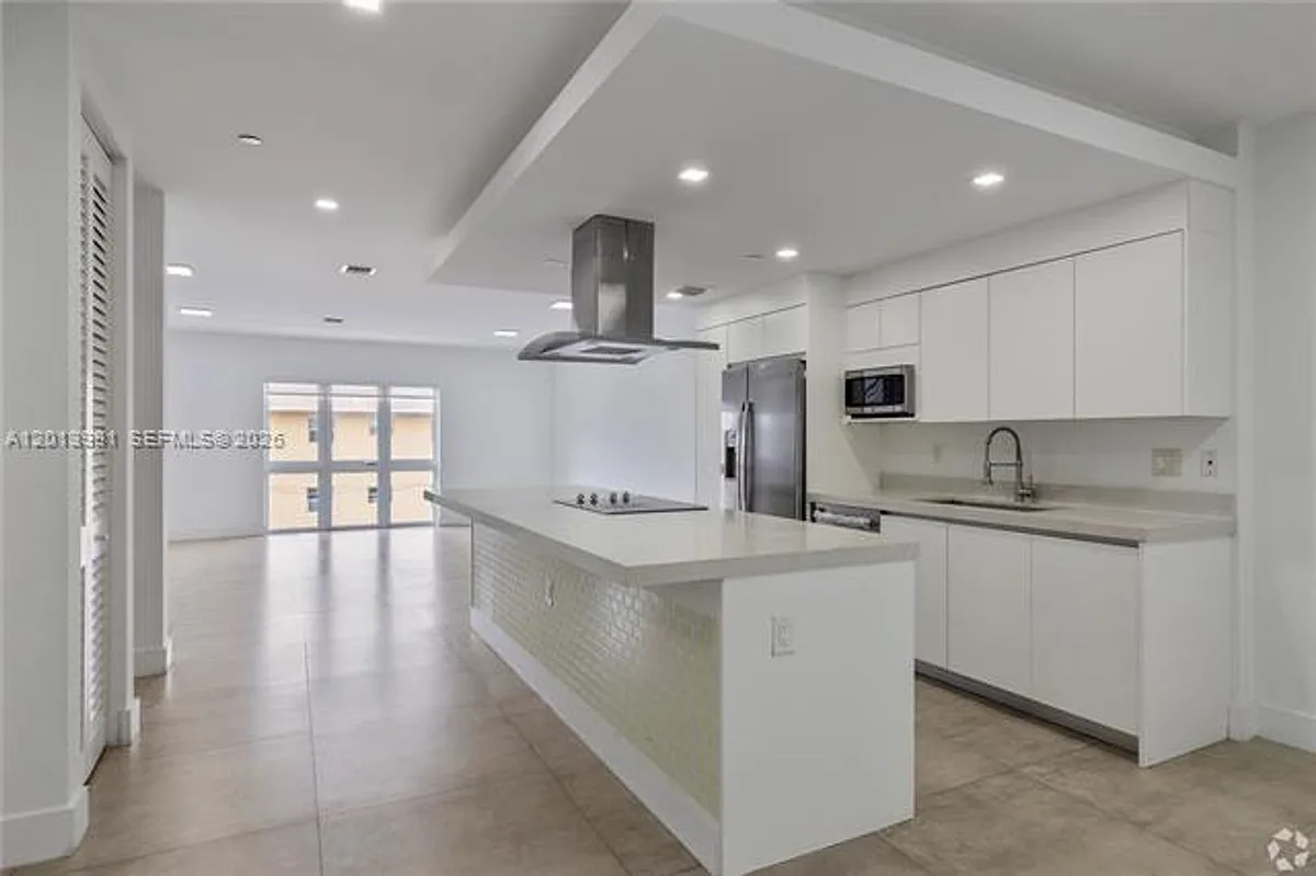 Building Photo - 434 SW 10th St #Townhouse A