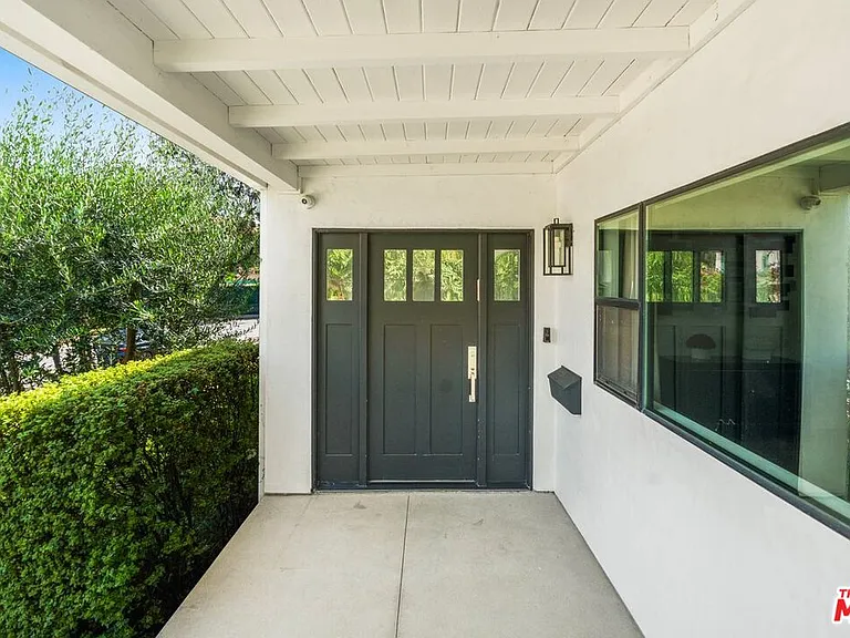 11439 Chenault St — Photo 3