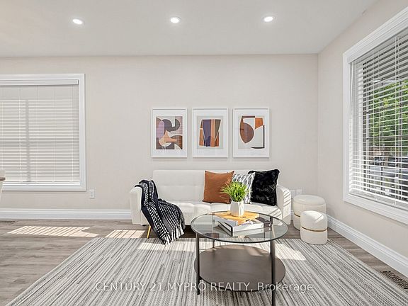 4th image of 18 Dogwood St