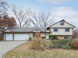 1373 Berry Ridge Rd, Eagan, MN 55123