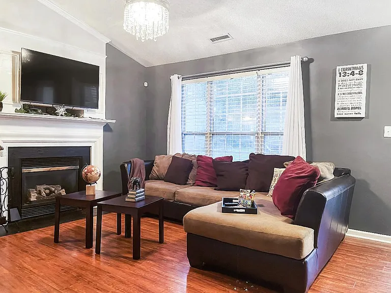 Quartz Dr — Photo 8