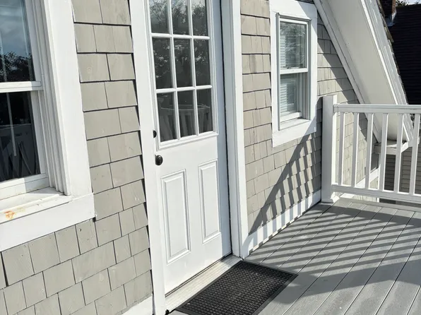 17 Vernon Ave APT 3, Newport, RI 02840