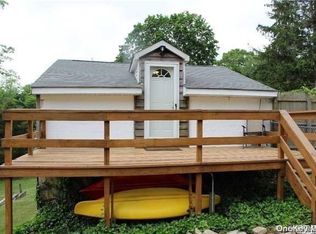 322 Cuba Hill Rd, Huntington, NY 11743