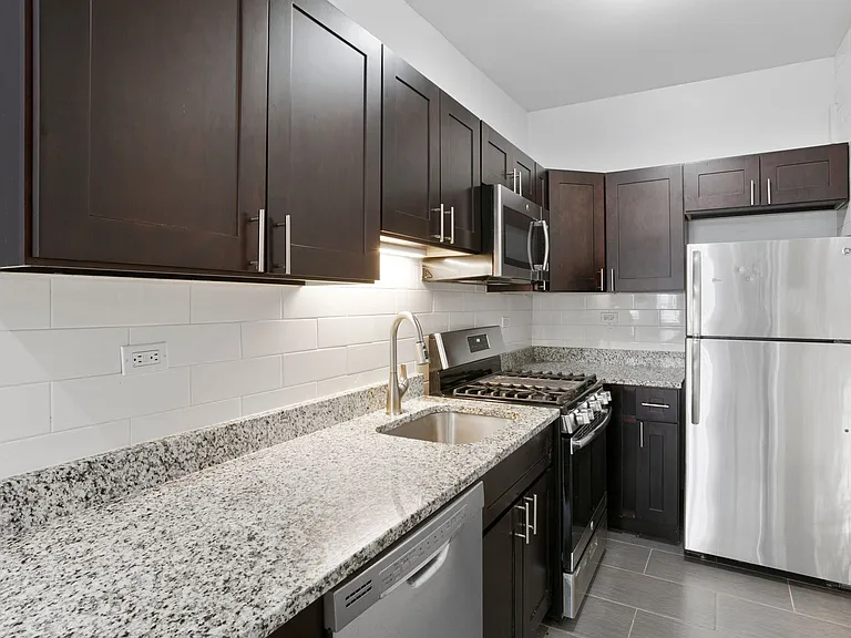 The Kenmore on Edgewater — Photo 68