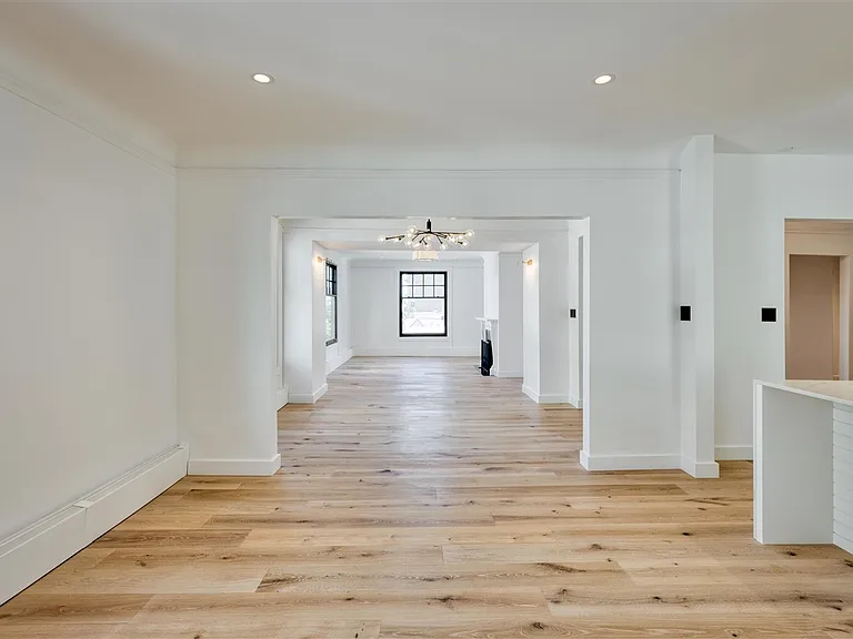 2145 Franklin St #4 — Photo 5