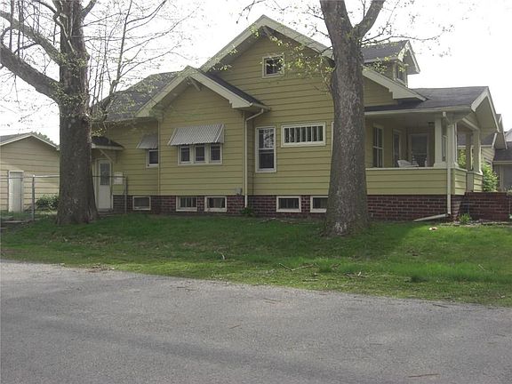 3rd image of 400 E Jefferson St