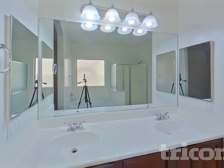 7050 W Sophie Ln — Photo 8