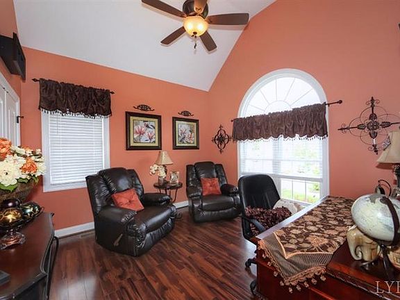 4th image of 206 Creekview Ct