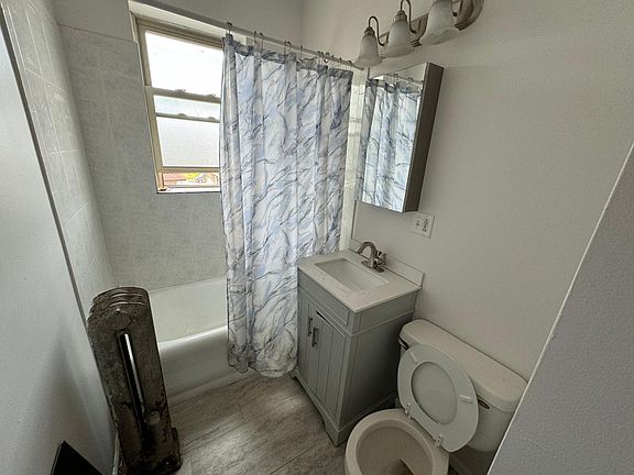 2nd image of 826 S 17th Ave #2B