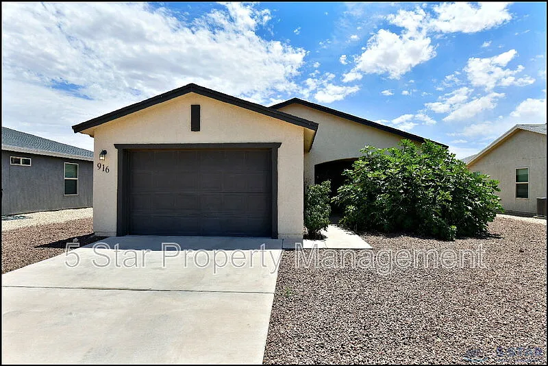 3 bed, 2.0 bath, 1224 sqft, $1,565 — Photo 3