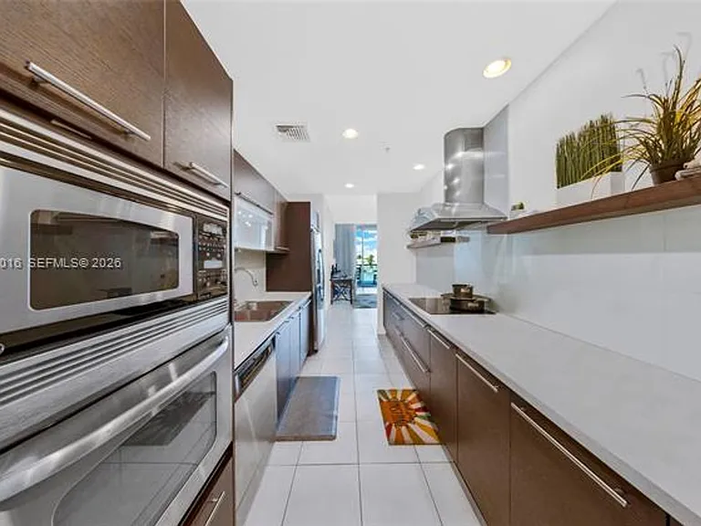 7928 East Dr #305 — Photo 7