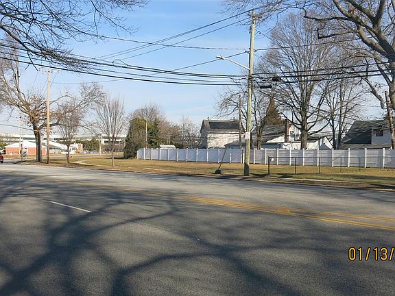 4th image of 870 Carman Avenue