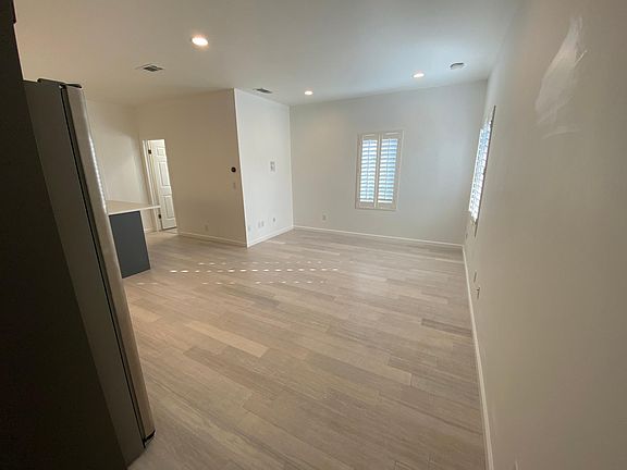 5th image of 1119 Poinsettia Dr #Aa