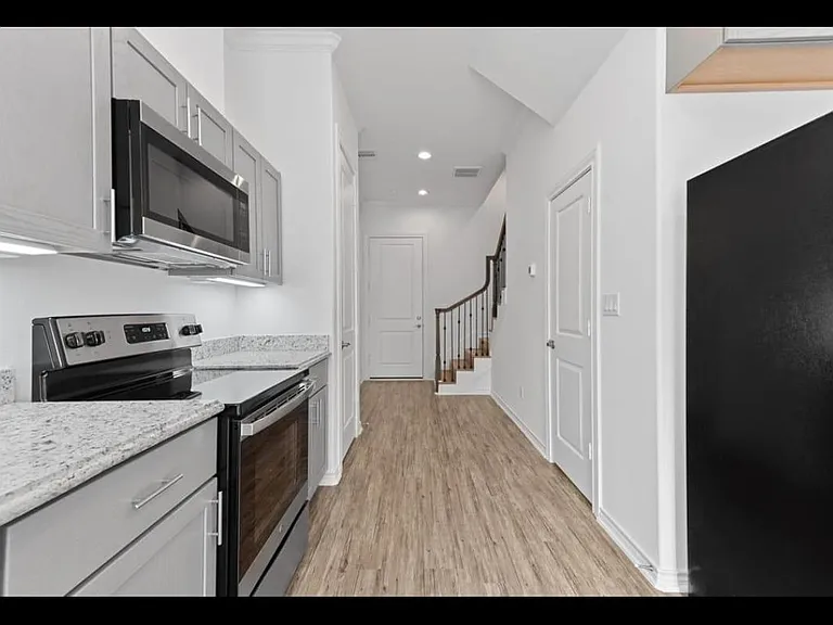 3249 Real St #B — Photo 4