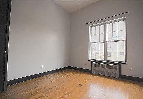 4th image of 198 Scholes St APT 2R