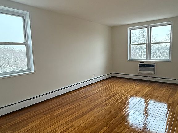 5th image of 2350 Waters Edge Dr APT 4L