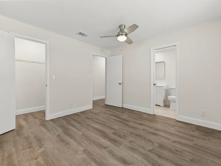 717 SW 16th St — Photo 24