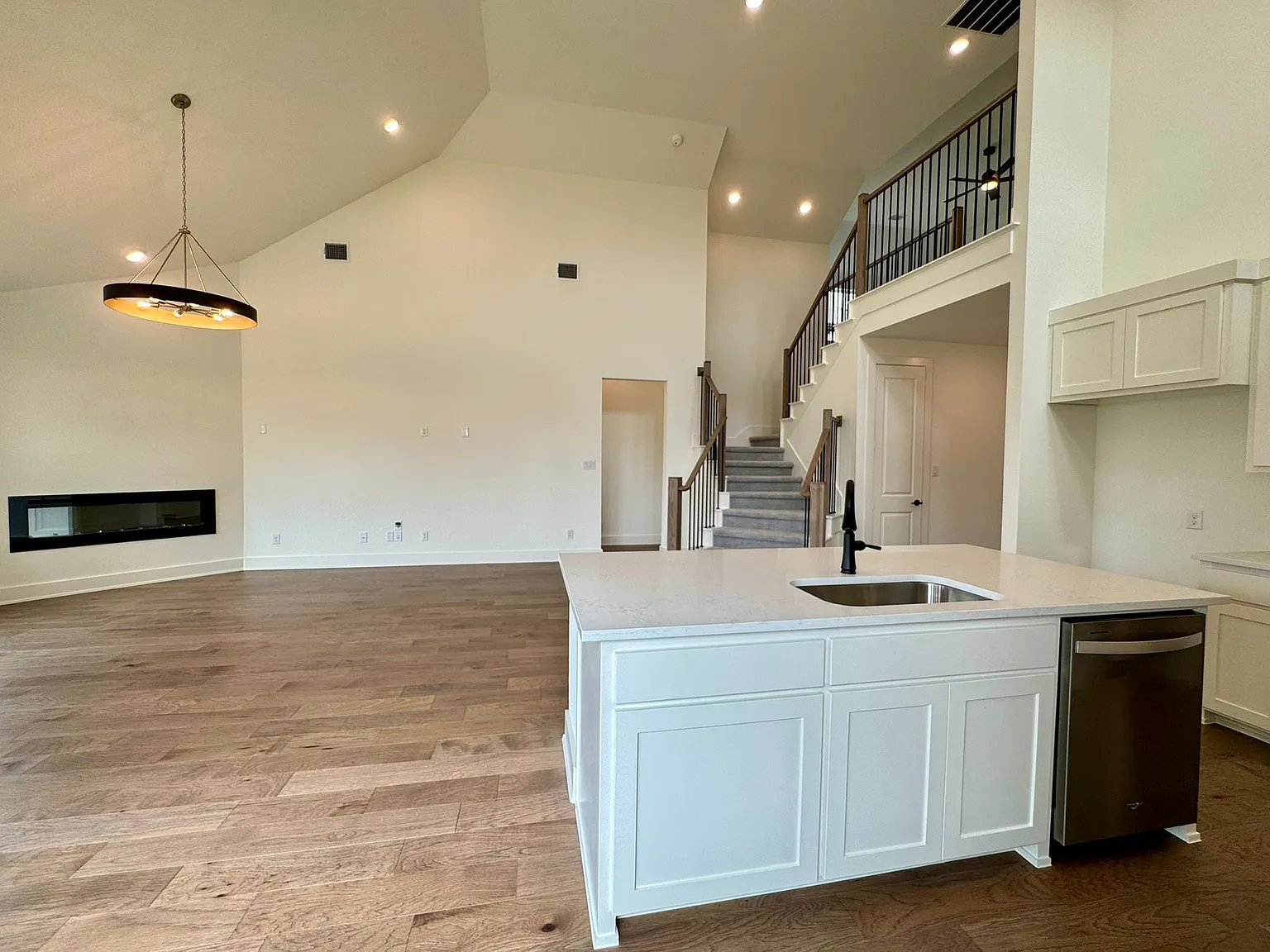 6 bed, 3200 sqft, $5,000 — Photo 4