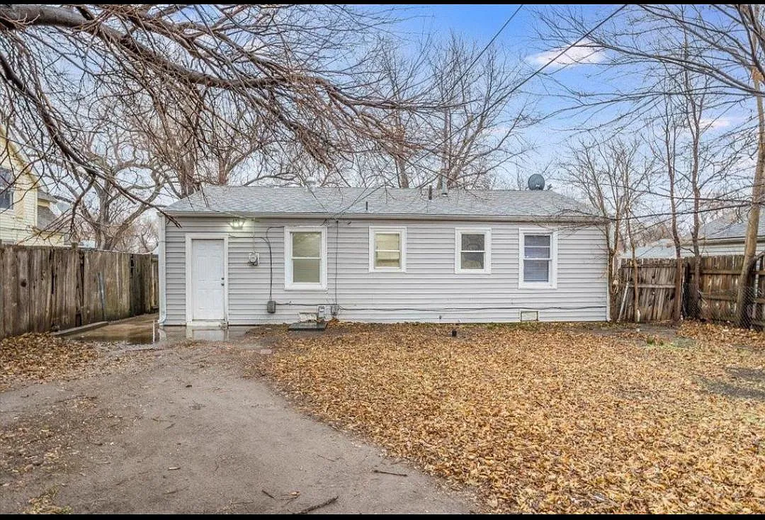 1629 S Dodge Ave — Photo 3
