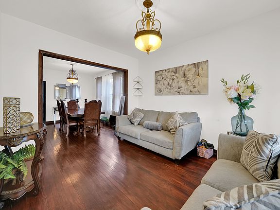 5th image of 3353 W 60th St