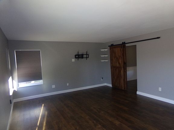 4th image of 143 Strawberry Fields Dr