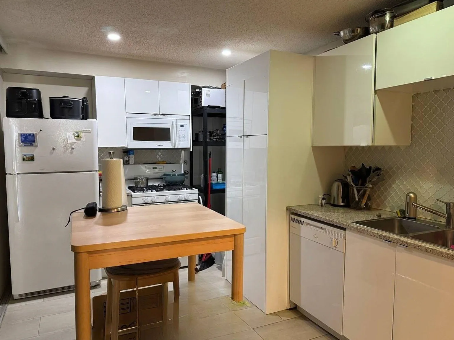 1 bed, 980 sqft, $2,200 — Photo 4