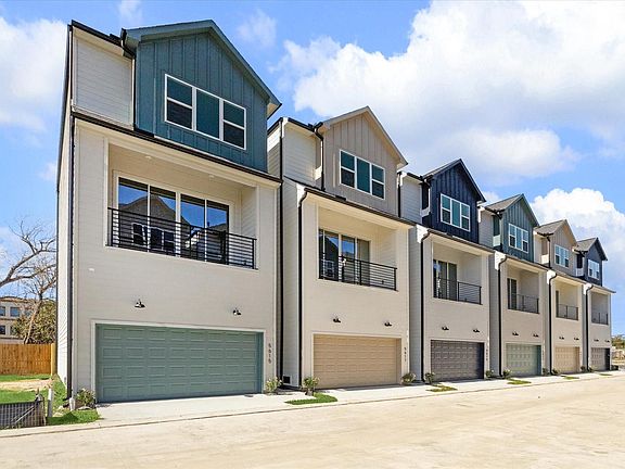3rd image of 5603 Camino Encantado Dr