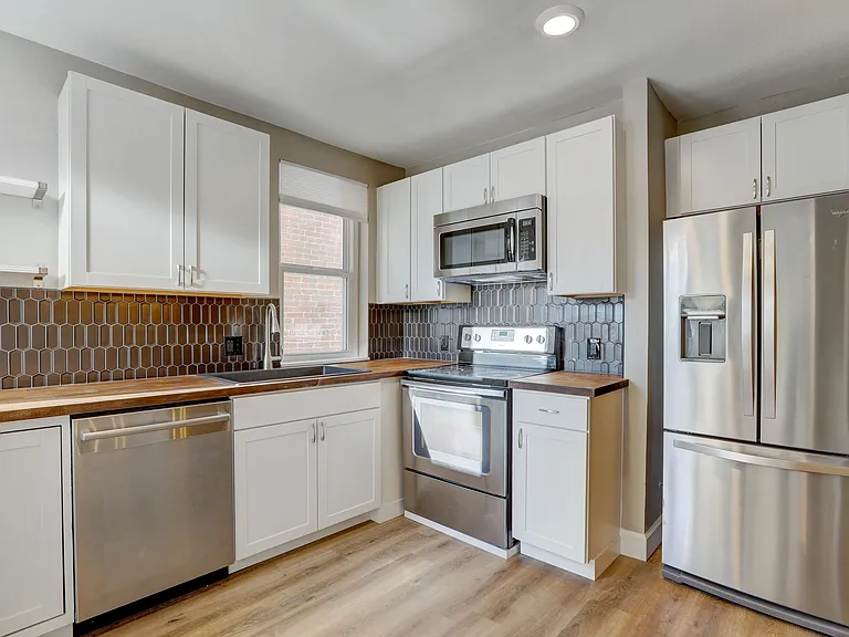 2524 N High St — Photo 15
