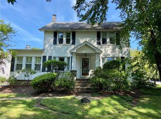 13700 W Center St #W, Burton, OH 44021