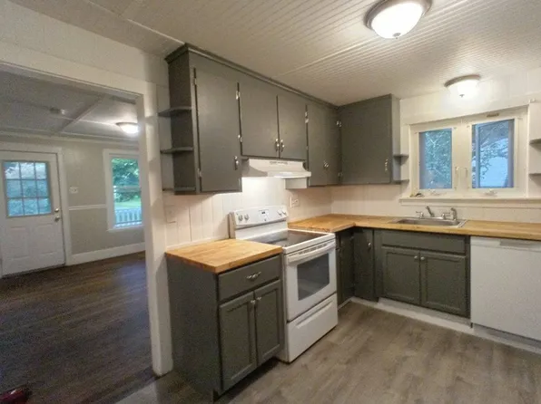 209 3rd St, Liverpool, NY 13088