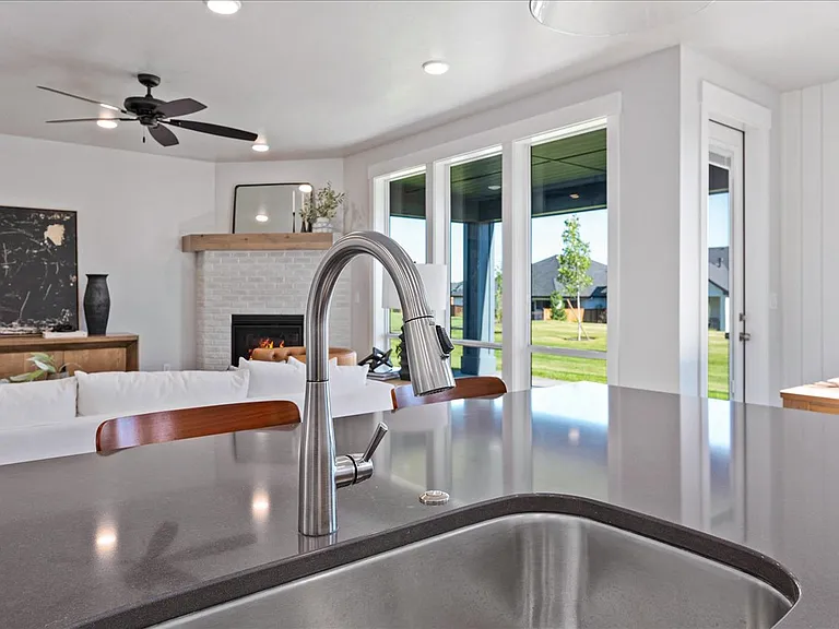 5111 W Canaston St — Photo 11