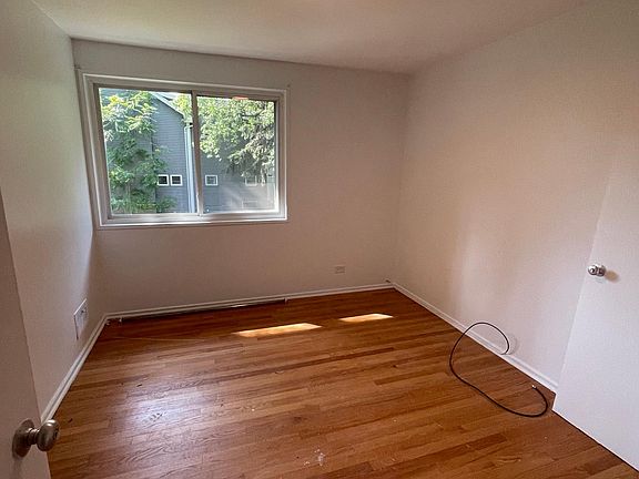2nd image of 2001 Schiller Ave