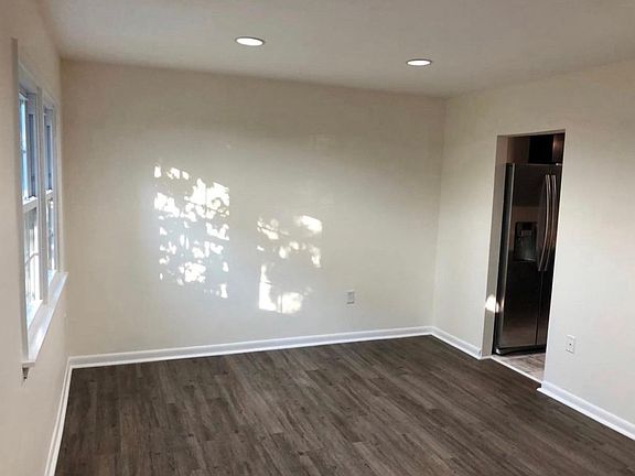 3rd image of 2918 Buell Ct