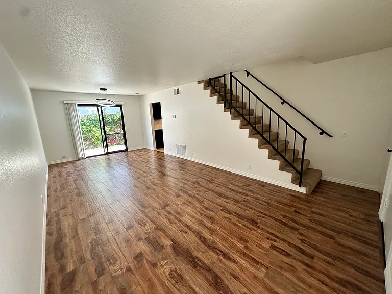 16952 Jib Cir #B — Photo 4