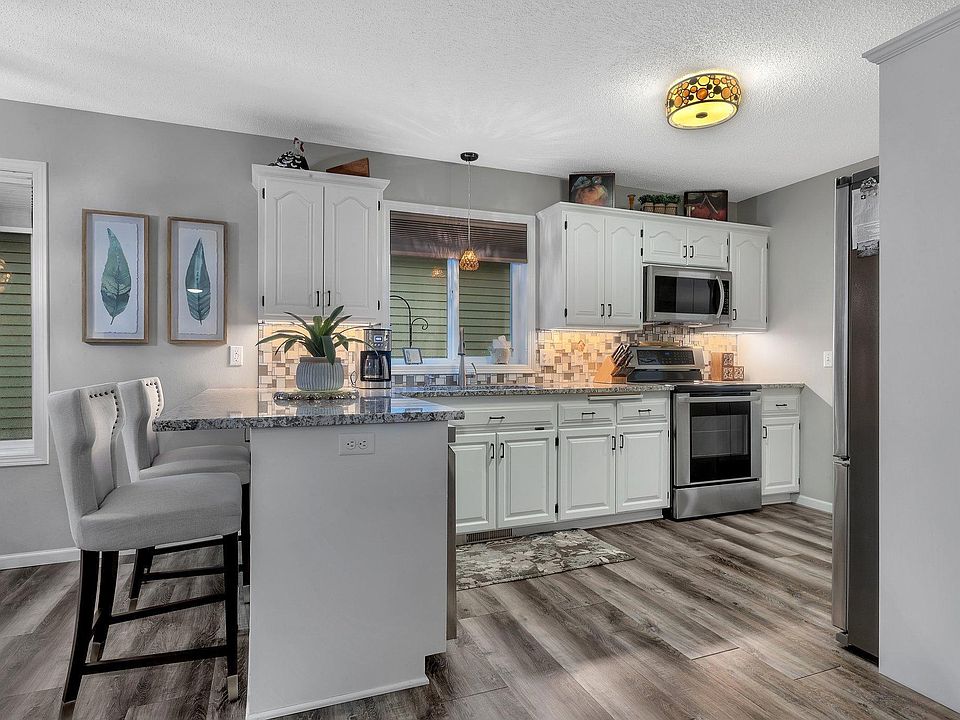 1st image of 986 Willow View Cir