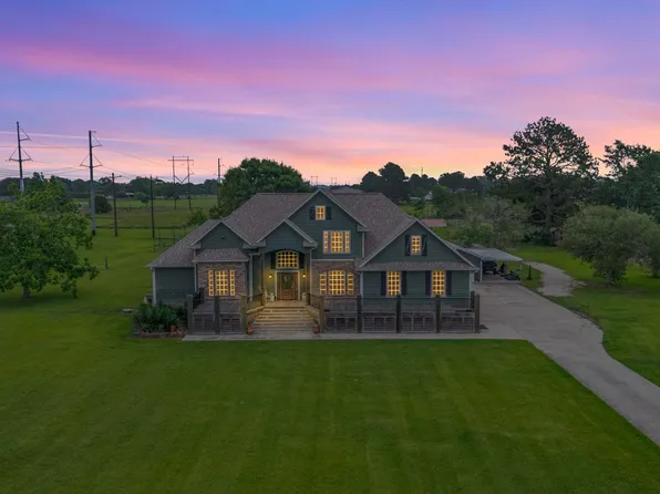 809 S Van Ostrand Ave, Winnie, TX 77665