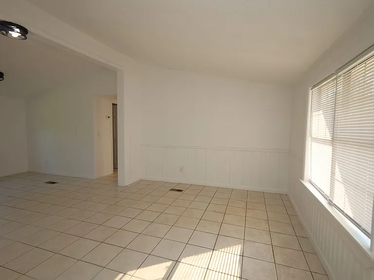 808 Penny Pl — Photo 2