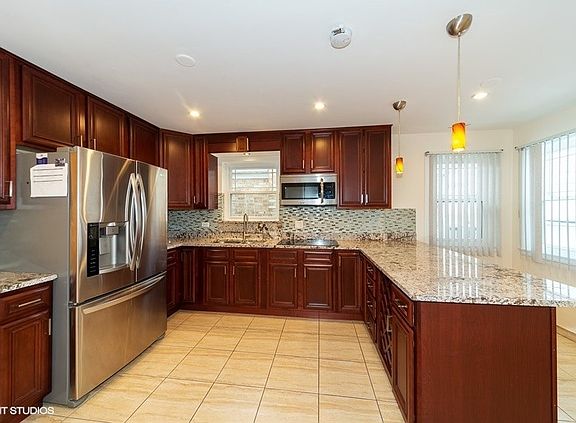 4th image of 7339 W Montrose Ave