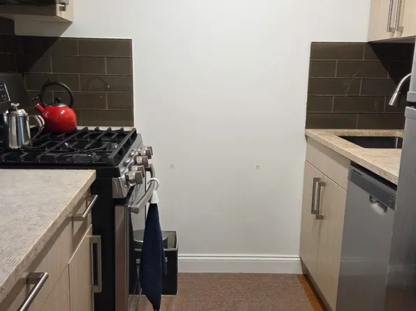 300 Rector Place 2R image 3 of 4