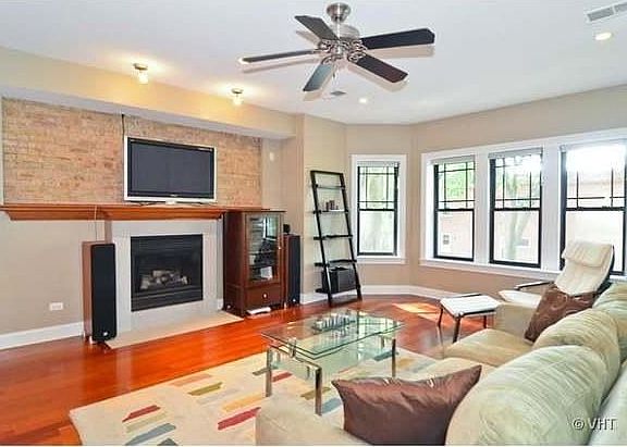 3rd image of 2324 W Argyle St APT 2W
