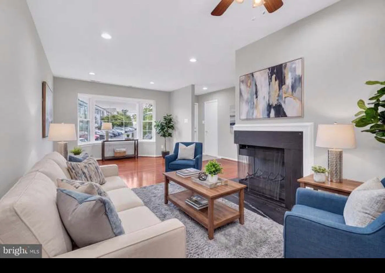 3 bed, 1294 sqft, $2,900 — Photo 2