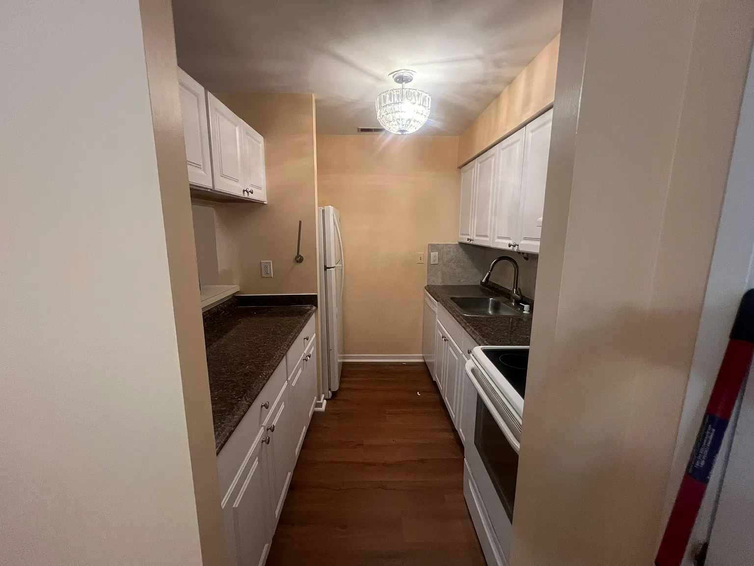 2 bed, 976 sqft, $1,900 — Photo 4