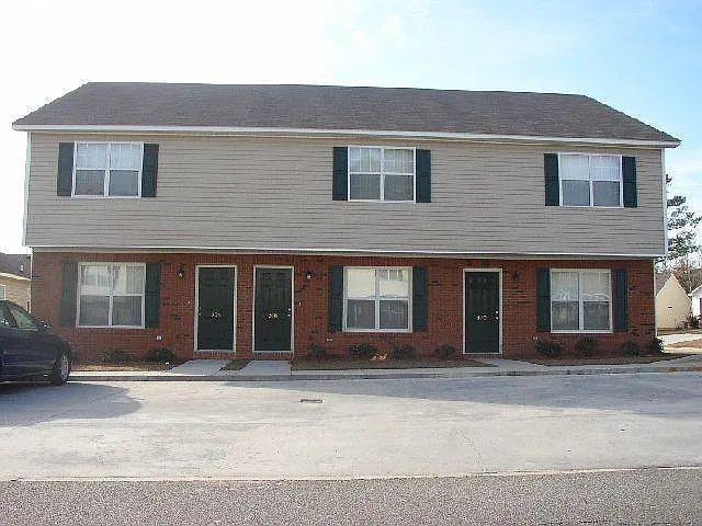 2BD/2.5B Townhouse — Photo 1