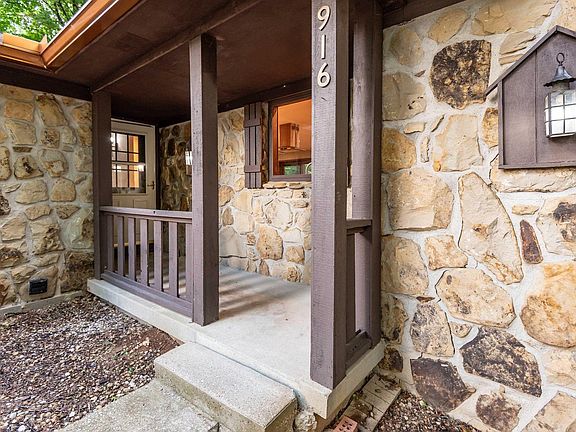 5th image of 916 N Park Ridge Ct