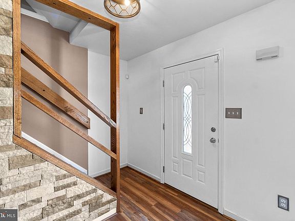4th image of 7 Warthens Way