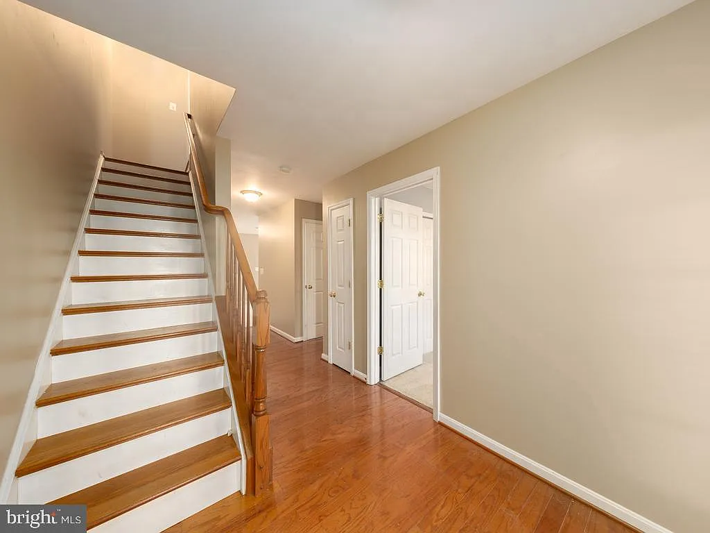 4 bed, 3.5 bath, 2040 sqft, $2,600 — Photo 3