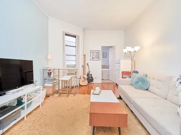331 West 43rd Street image 1 of 7